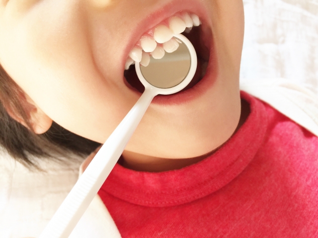 【小児歯科】大人の歯が生えてくるのはいつ？永久歯が生えてくるときに気を付けておきたいこと